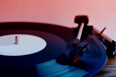 Vinil plaklı turnike, yakın plan. Renk tonlu