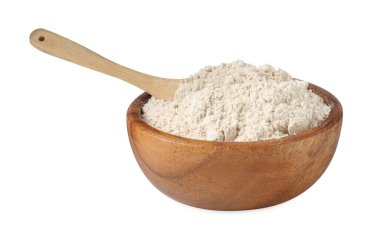 Kahverengi pirinç unu ve kaşık beyaz kasede izole edilmiş.