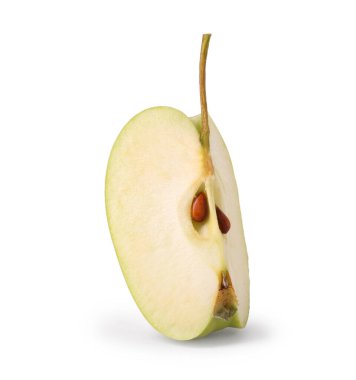 Olgun yeşil elma parçası beyaza izole edilmiş.