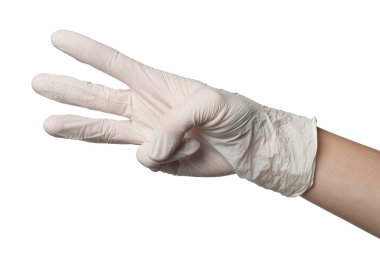 Tıbbi eldiven giyen doktor beyaz arka planda üç parmak gösteriyor.