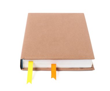 Beyaz üzerine izole edilmiş kurdele yer imleri olan kitap