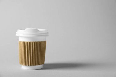 Gri kapaklı kağıt bardak. Tasarım için model