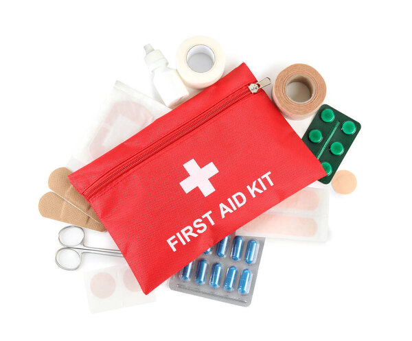 Аптечка. Различные медикаменты изолированы на белом, вид сверху