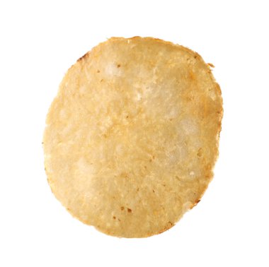 Beyaza izole edilmiş lezzetli bir patates cipsi.