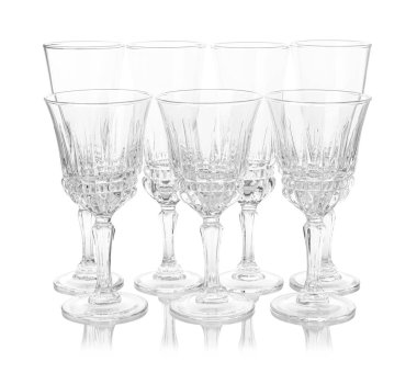 Birçok boş temiz bardak beyaz üzerine izole