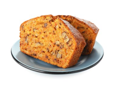 Beyaz fındıklı ev yapımı havuçlu kek parçaları.