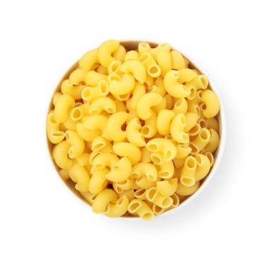 Beyaz kasedeki çiğ boynuzlar makarna, üst manzara.