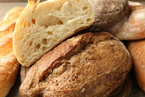 Masada farklı somunlar, yakın çekim.