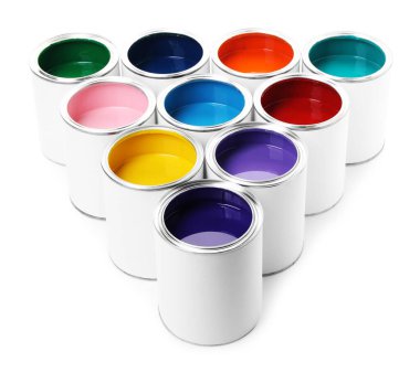 Beyaza izole edilmiş farklı boya kutuları