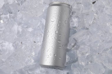 Buzlu konserve içecekler, üst manzara.