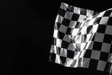 Siyah arkaplanda bir yarış bayrağı, metin için boşluk