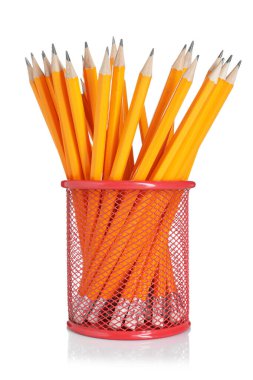 Ayna yüzeyinde bulunan birçok grafit kalem beyaz üzerine izole edilmiştir.