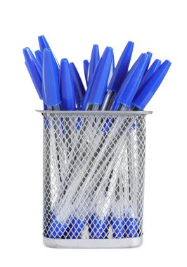 Birçok kalem beyaz üzerine izole edilmiş.