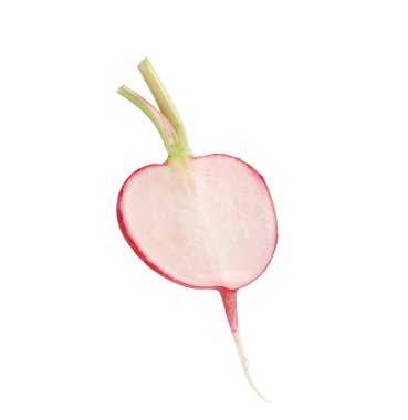 Taze olgun turp parçası beyaza izole edilmiş.