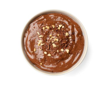 Beyaz manzaralı, kasedeki çikolatalı puding.