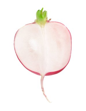 Taze olgun turp parçası beyaza izole edilmiş.