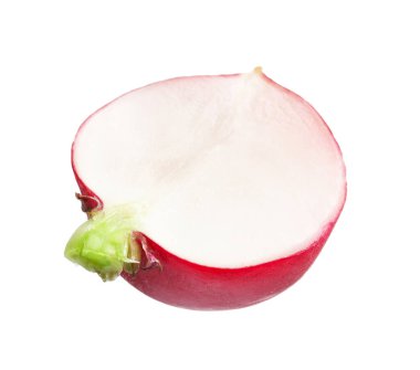 Taze olgun turp parçası beyaza izole edilmiş.