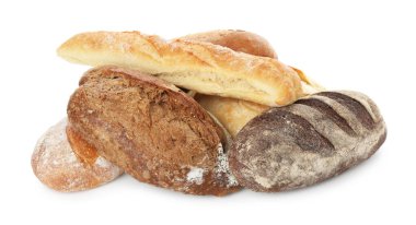 Farklı somunlar, taze pişmiş ekmek, beyaz üzerine izole edilmiş.