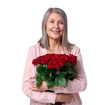 Gülen kadın beyaz arka planda bir buket gülle