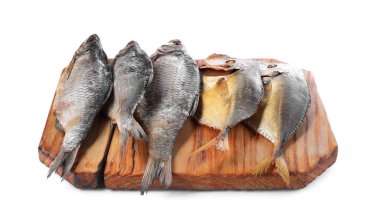 Birçok farklı kurutulmuş balık beyaz üzerine izole edilmiş.