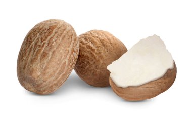 Doğal tereyağı ve fındık beyaza izole edilmiş.