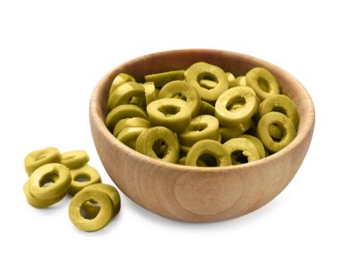 Taze yeşil zeytin halkalarını beyaza sarılmış vazoda kes.