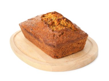 Beyaz üzerine izole edilmiş lezzetli bir havuçlu kek