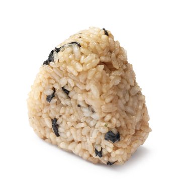 Pirinç topu (onigiri) beyaz üzerine izole edilmiş. Geleneksel Japon yemeği