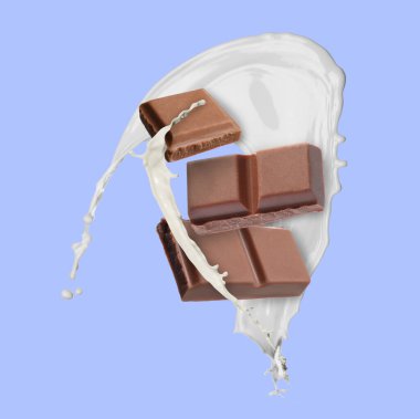 Lezzetli çikolata parçaları ve renkli arka planda havaya sütün damlaları