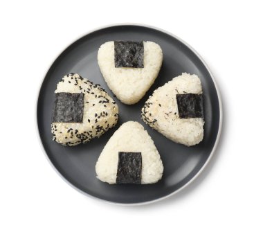 Pirinç topları (onigiri) beyaz, üst manzara izole. Geleneksel Japon yemeği