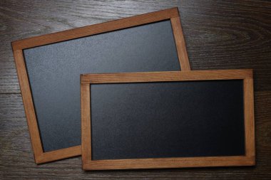 Ahşap zemin üzerinde boş küçük tahtalar, üst görünüm