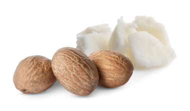 Doğal tereyağı ve fındık beyaza izole edilmiş.