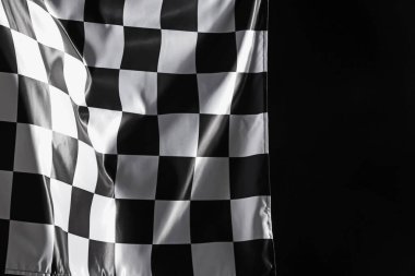 Siyah arkaplanda bir yarış bayrağı, metin için boşluk