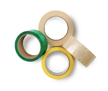 Beyaz, üst görünümde izole edilmiş farklı yapıştırıcı bantların ruloları