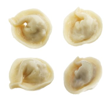Beyaz arka planda kaynamış hamur tatlısı (pelmeni), kolaj
