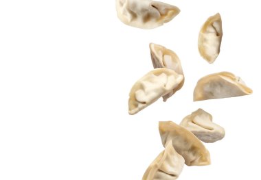 Beyaz arka planda pişmemiş gyoza havası