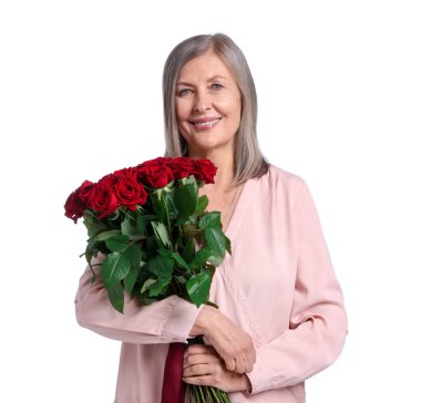 Gülen kadın beyaz arka planda bir buket gülle