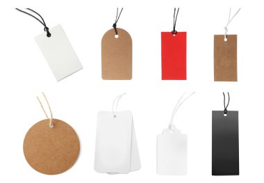 Beyaz arka planda bir sürü boş etiket, kolaj. Tasarım için model