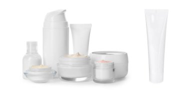 Beyaza izole edilmiş farklı kozmetik ürünler, kolaj