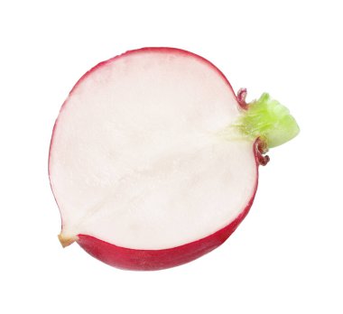 Taze olgun turp parçası beyaza izole edilmiş.