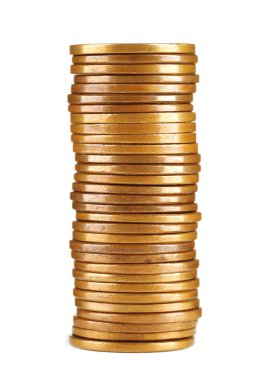 Beyaz üzerine izole edilmiş farklı madeni para yığını