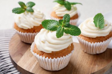 Nane şekerli havuçlu kekler, yakın plan.