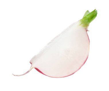 Taze olgun turp parçası beyaza izole edilmiş.