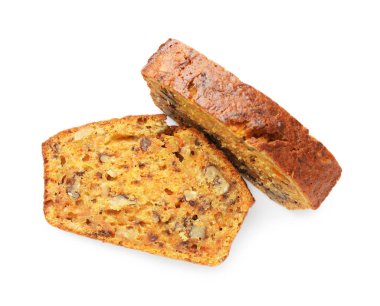 Beyaz fındıklı ev yapımı havuçlu kek parçaları.