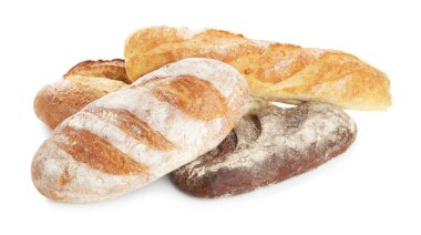 Farklı somunlar, taze pişmiş ekmek, beyaz üzerine izole edilmiş.