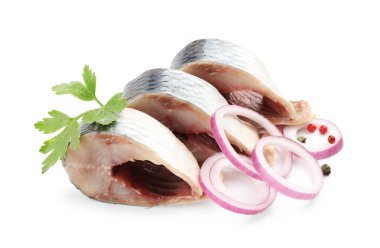 Lezzetli ringa balıkları ve beyaz baharatlar.