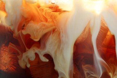 Arka plan olarak buzlu ve sütlü kahve, yakın plan