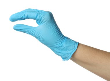 Tıbbi eldivenli doktor beyaz arka planda bir şey tutuyor.