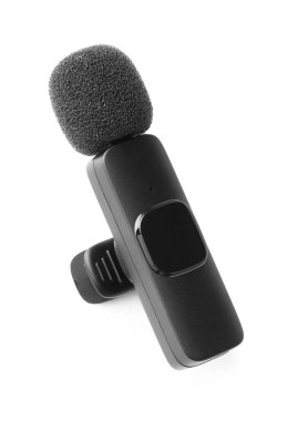 Lavalier mikrofonu beyaza izole edilmiş. Ses ekipmanları