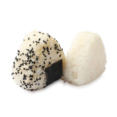 Pirinç topları (onigiri) beyaz üzerine izole edilmiş. Geleneksel Japon yemeği
